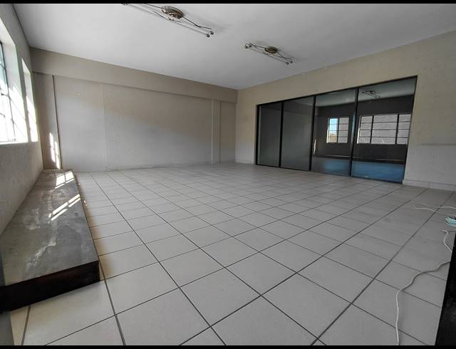 342M² WAREHOUSE TO LET IN POMONA